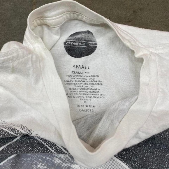 O'Neill Men's White Graphic T-Shirt Size S Surfing Y2K Tee - Picture 3 of 5